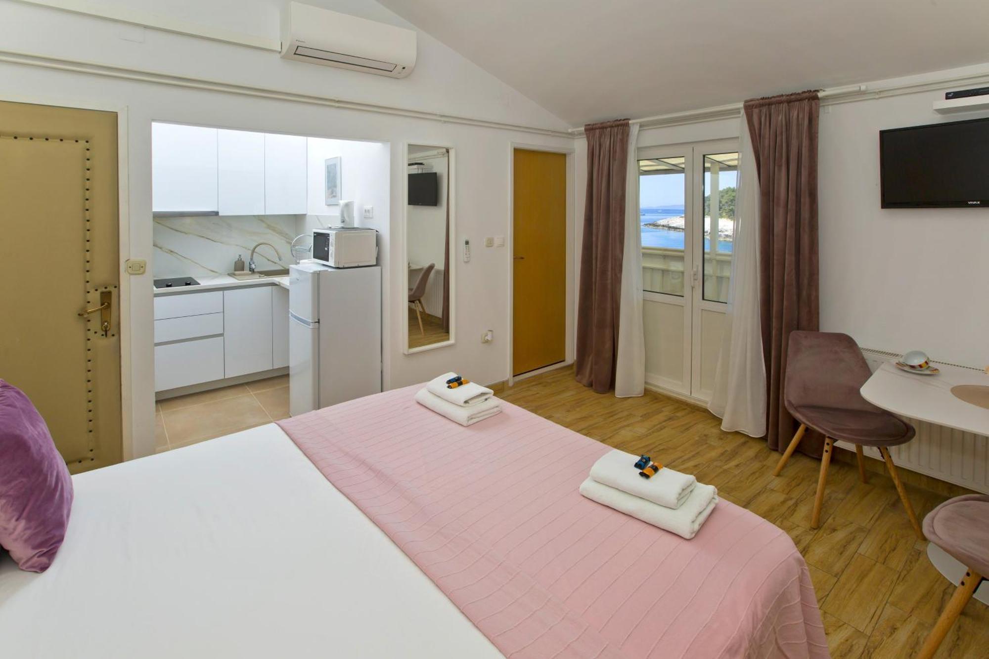 Apartments By The Sea Hvar - 10430 Hvar Town Oda fotoğraf